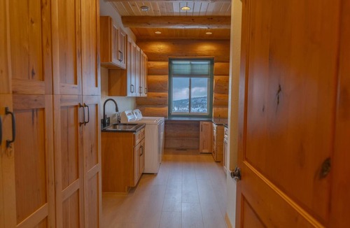Newman Lake House | FOXFHILL: 6,000+ sq ft log estate, 4BR/5BA sleeps 16.