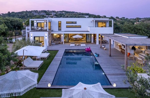 Cirendinu House | Villa Bambou. 10 pers, piscine chauffée, 10 mn plage à pieds