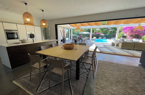Cirendinu House | SUPERB CONTEMPORARY VILLA FOR LUXURY AND RELAXATION FOR 12/13 PEOPLE, WALKING DISTANCE FROM THE BEACH