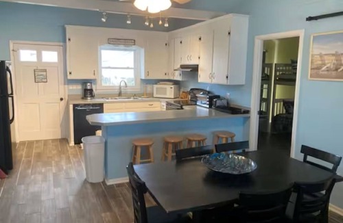 Topsail Beach Cottage | Frankel - 4 Bedroom, 2 bath Ocean Front Cottage In Topsail Beach