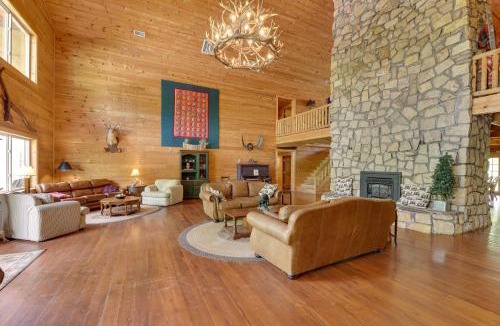 Fraziers Bottom House | Fraziers Bottom Cabin on 800 Acres of Land w/Lake