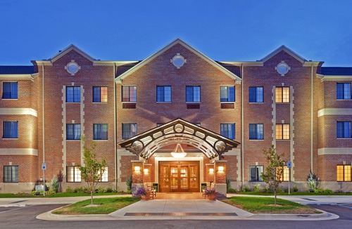 Carmel Apartment | Free Breakfast Buffet Daily. Indoor Pool. Gym. Studio in a Great Location.