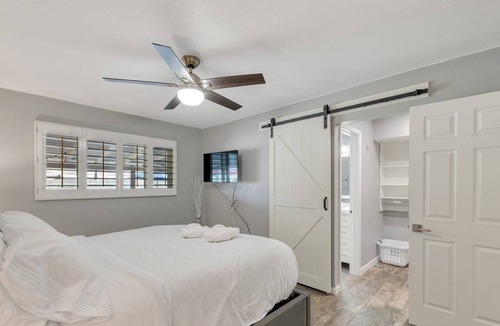 Park Scottsdale One House | FREE GOLF! Easy Freeway Access, Near Old Town, Private Heated Pool (NO Extra Fee), Dog Friendly!