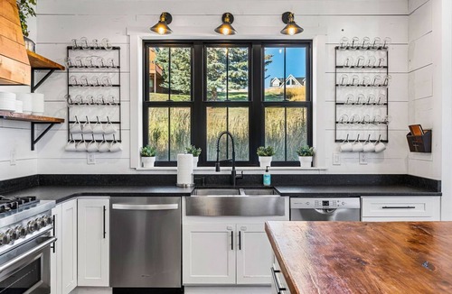 Garden City House | FREE NIGHT-New Farmhouse-SLEEPS 45-Book 3 get 1 free -Most Winter/Spring Days
