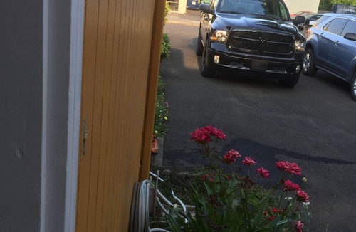 Ellsworth Apartment | Free Shuttle Studio with Private Entrance Near The PDX Airport