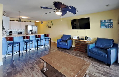 Put-in-Bay Condo | Fresh & Fun Lake Erie Escape | 12 ppl | C206