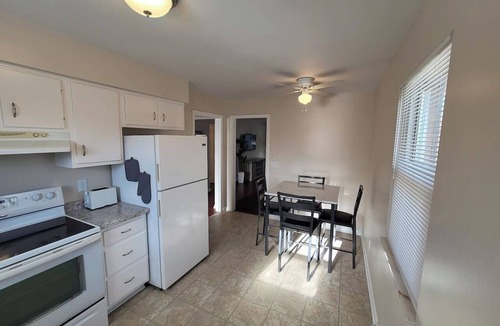 Rossford Apartment | Fresh Remodeled Very Nice Upstairs Bugalo