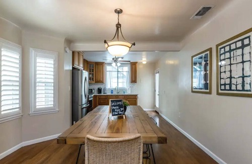 Roosevelt House | Fresno House | Free Disney+ | 2 miles to Airport