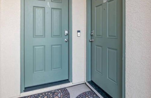 Roosevelt House | Fresno House | Long-term | 3:2+1:1 | Master Suite!