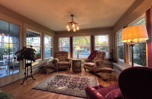 Lodi House | Friedberger Manor - Enjoy Downtown Elegance - 3b/2.5ba - July Promotion!