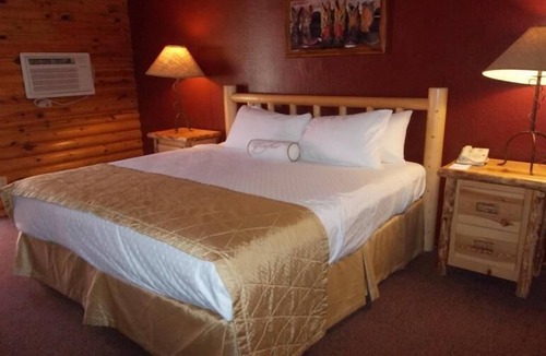 Kohls Ranch Resort | Friends Vacation, Pool, Mini Golf