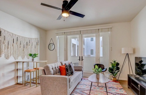 Menlo Park Apartment | Frontdesk | 1 BR Apt near Museums