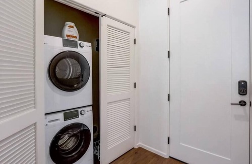 Menlo Park Apartment | Frontdesk | Beautiful 2 BR Menlo Park Apt