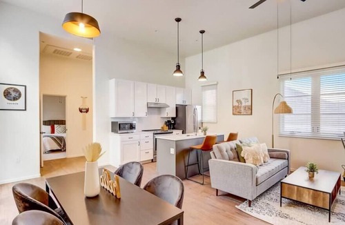 Menlo Park Apartment | Frontdesk | Spacious 1 BR Apt near Downtown