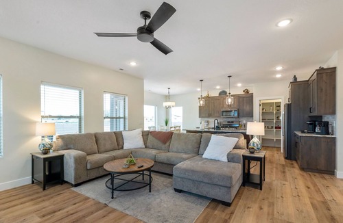 Cedar City House | Fully Fenced Yard-Dog Friendly | 2 King | 4 Twin | Summer Games!