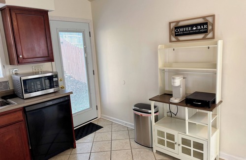 Lexington House | Fully Furnished Lexington Home. Quiet, Clean, Ideal for Travel Nurses