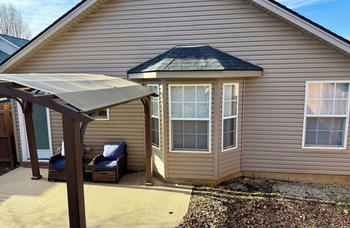 Lexington House | Fully Furnished Lexington Home. Quiet, Clean, Ideal for Travel Nurses