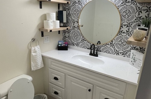 Bowling Green House | Fully remodeled chic & cozy home 2 bedroom home