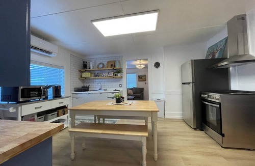 Mc Gill House | Fun & Charming 3-bed, 2-bath house with WiFi, AC and deck in delightful McGill