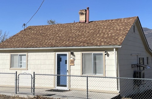 Mc Gill House | Fun & Charming 3-bed, 2-bath house with WiFi, AC and deck in delightful McGill