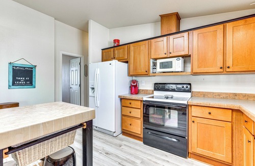 Morristown House | Furnished Patio! Group Desert Escape in Morristown