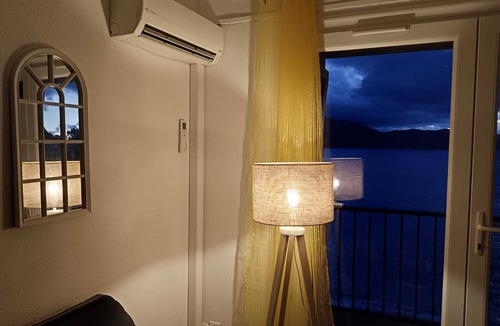 Tiuccia Apartment | *FURTUNATU* Air-conditioned studio, turquoise sea, direct beach access, 30min from Ajaccio