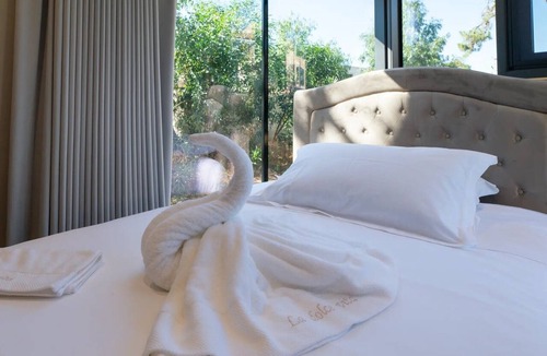 Pineto Bed & Breakfast | Futura 2 – Guest Room “Maison du Futur 2” in Borgo, 50 m from the Beach