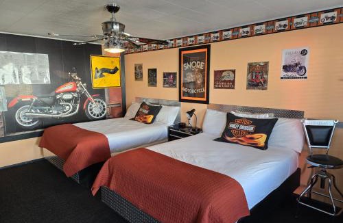 Hatch Hotel | Galaxy of Harley Bikers Between Bryce and Zion
