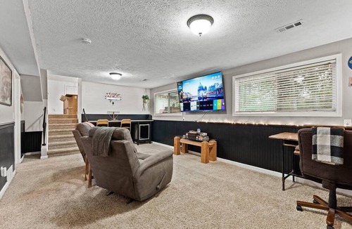 Spokane House | Game On | 2 Lounges, Ping Pong, Firepit + Hot Tub