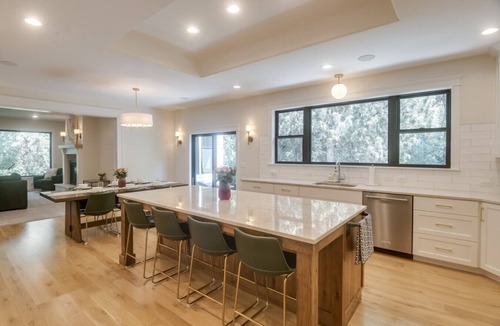 Rigby House | Game Room Fun w/Loft, Sun room & Mins to Views