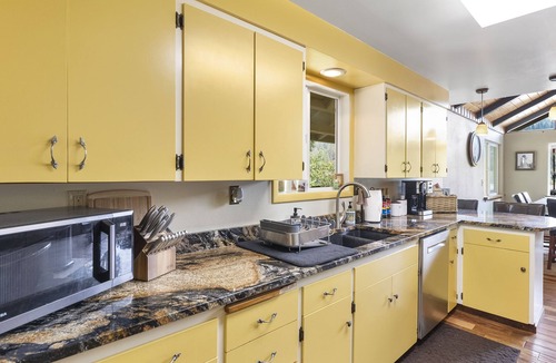 Newport House | Garden Cottage Getaway on the Pend Oreille River! Pet-Friendly! Water Access!
