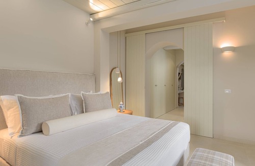 Andros Town House | Gardenia Suite by Casa Di Fiori Andros Suites