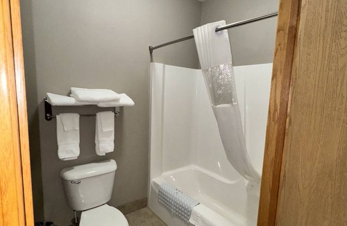 Garner Hotel | Garner Inn & Suites