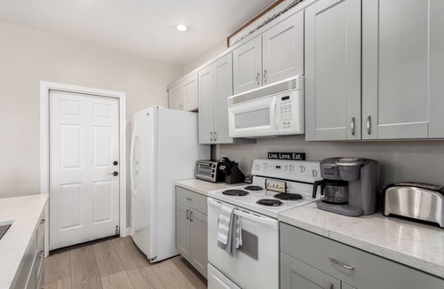 Alta Mesa Condo | Gated Luxury Condo. 3 King beds! Alta Mesa Resort golf course view!