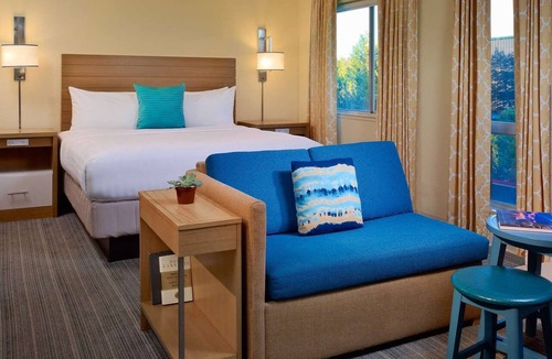 Flagstaff Hotel | Get Ready for Blissful Getaway! w/Outdoor Pool, Pet-Friendly, Near 18th Tee Box