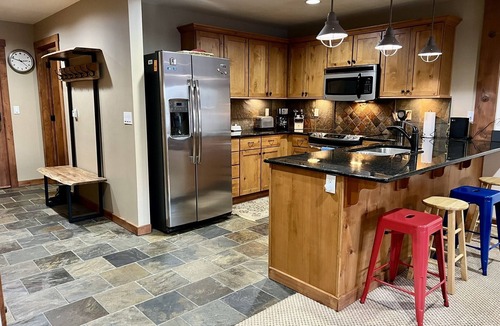 Kellogg Condo | Get Steep and Deep into fun close to bike trails and Silver Mountain Resort!