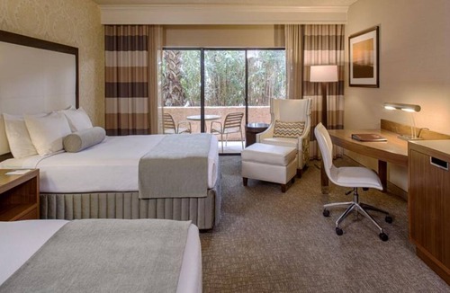 Downtown Resort | GETAWAY DEAL! THREE GREAT UNITS & FREE PARKING!