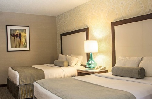 Downtown Resort | GETAWAY DEAL! THREE GREAT UNITS & FREE PARKING!