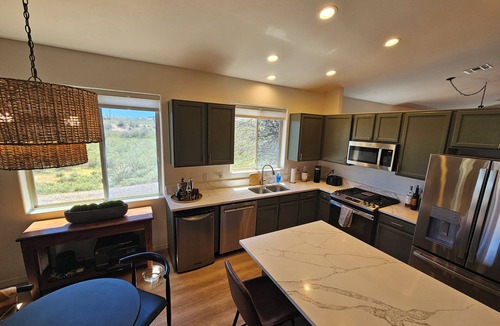 Rancho Agua Dulce House | Getaway Desert Oasis with Pool, Hot Tub, Privacy, Stunning Views !