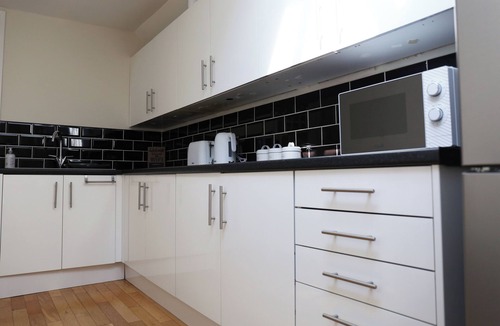 Netley Apartment | GF Coastal retreat nr Southampton port & city. Close to New Forest & attractions