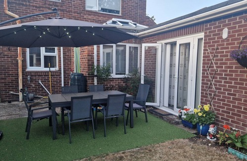 Netley Apartment | GF Coastal retreat nr Southampton port & city. Close to New Forest & attractions