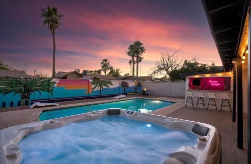 Papago Parkway House | Girls Getaway Haven Outdoor Bar w Pool & Hot Tub
