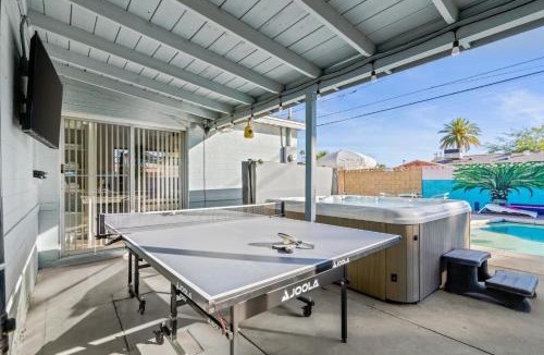 Papago Parkway House | Girls Getaway Haven Outdoor Bar w Pool & Hot Tub