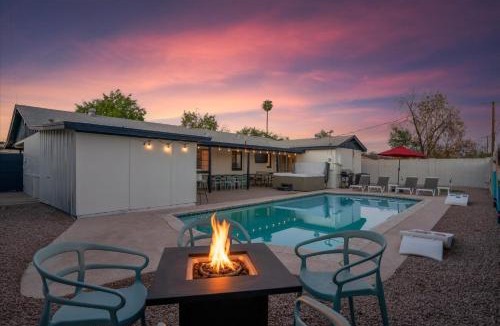Papago Parkway House | Girls Getaway Haven Outdoor Bar w Pool & Hot Tub