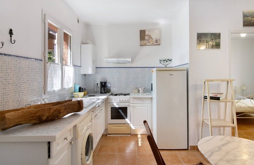 Appietto House | Gite u casale, Borgu Ground-Floor Apartment with 1 Bedroom in a Large Park
