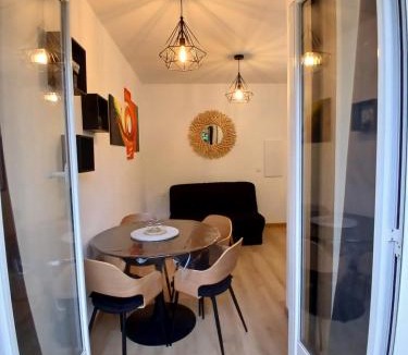 Marine de Saint Ambroggio Apartment | Gites.sassone à Sant Ambroggio, à 50m de la mer.