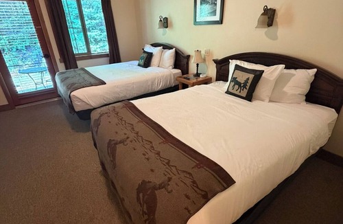 West Glacier Cabin | Glacier Guides Lodge