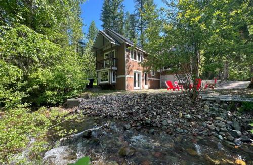 Agpar House | Glacier Snow Fox Lodge - Inside Glacier Park