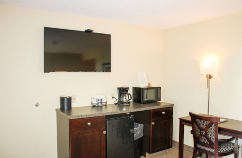 Kelleys Island Hotel | Glacier Suite at Kelley's Island Venture Resort