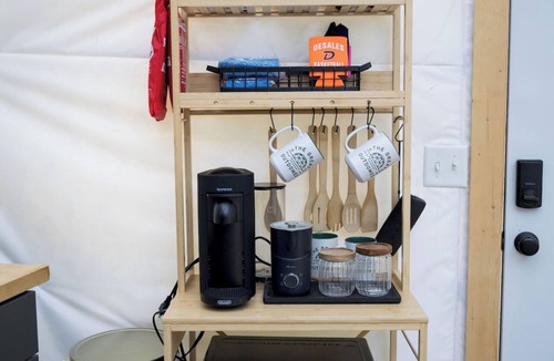 Clarkson Apartment | GLAMPING DOME WITH WOOD BURNING HOT TUB NEAR MAMMOTH CAVE